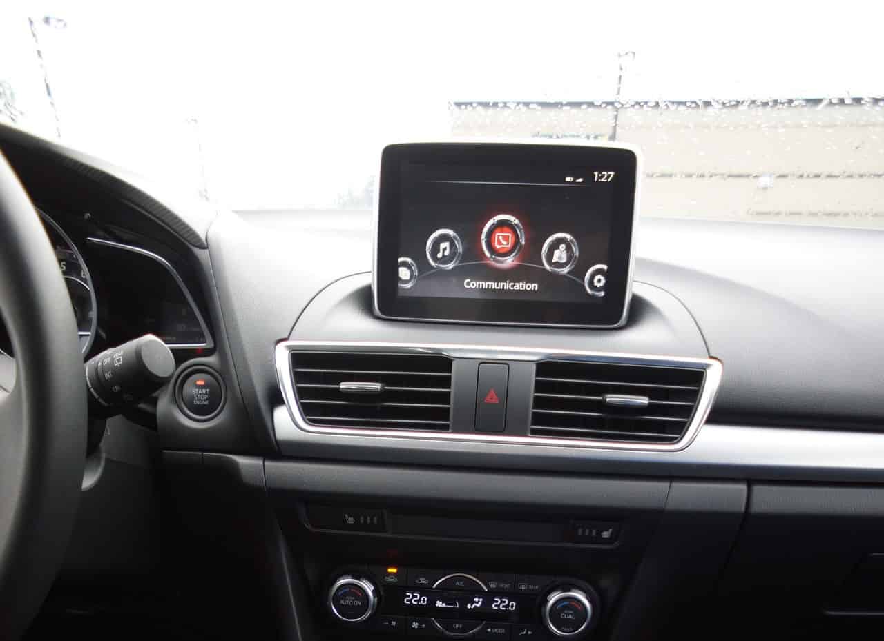 2014-Mazda3-technology