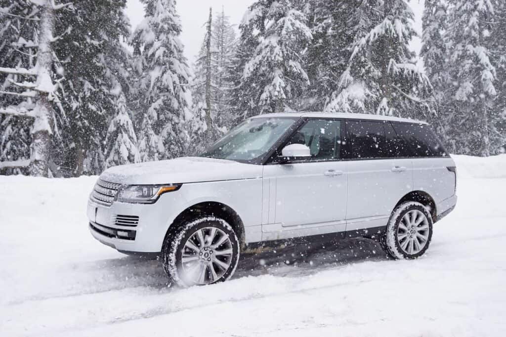 2014 Range Rover in snow