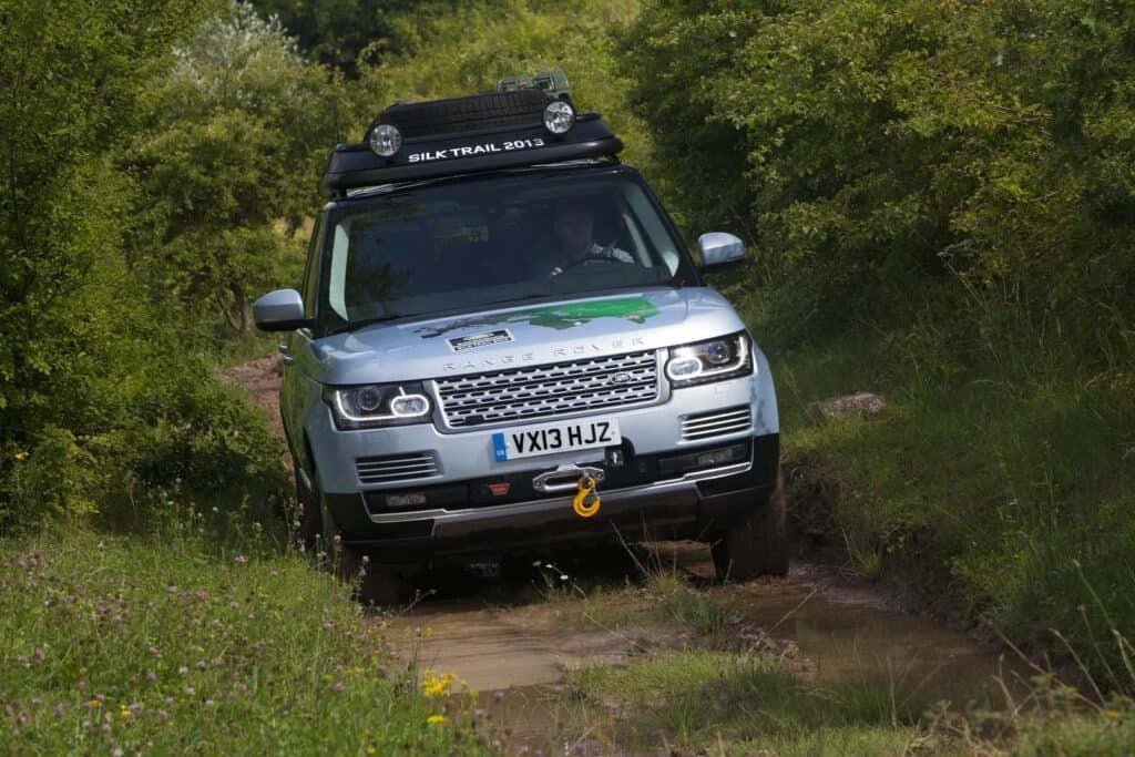 Range Rover Hybrid: An Environmentally Friendly Land Rover? 6 Range Rover Hybrid 2