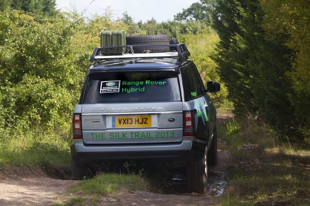 Range Rover Hybrid: An Environmentally Friendly Land Rover? 7 Range Rover Hybrid 3