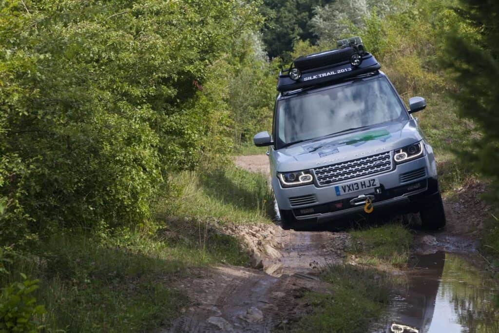 Range Rover Hybrid: An Environmentally Friendly Land Rover? 8 Range Rover Hybrid 4