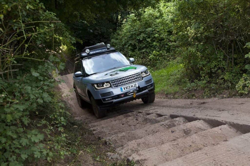 Range Rover Hybrid: An Environmentally Friendly Land Rover? 9 Range Rover Hybrid 5