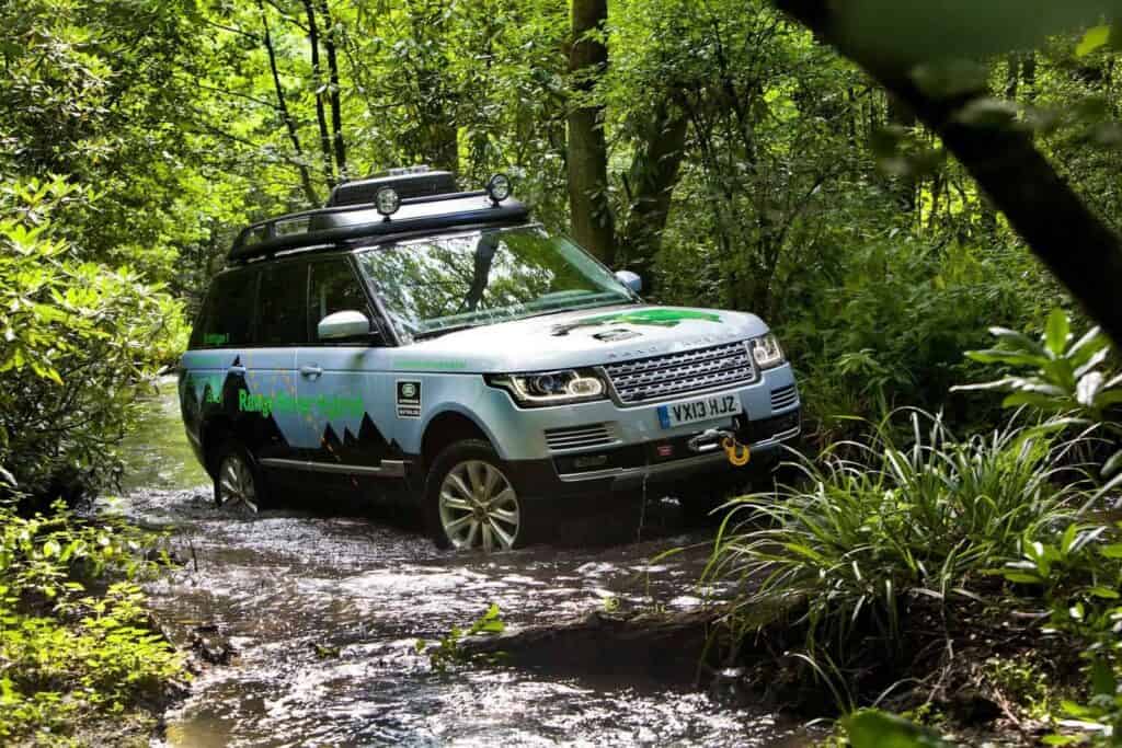Range Rover Hybrid: An Environmentally Friendly Land Rover? 11 Range Rover Hybrid 7