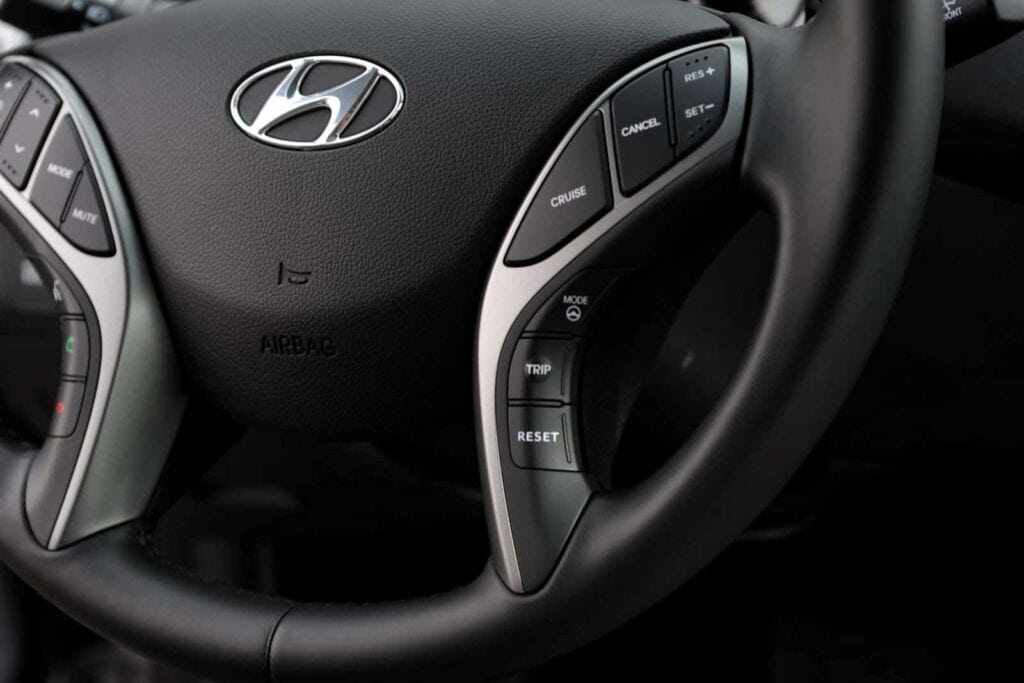 Hyundai Elantra Receives Updates For Upcoming Model 15 2015 Hyundai Elantra Steering Wheel