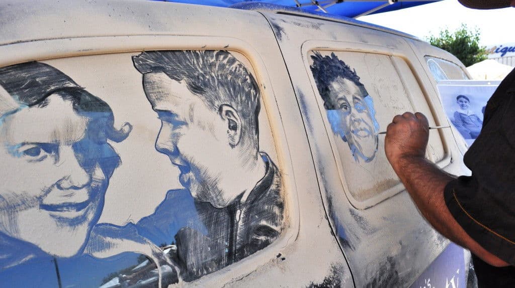 Рисунки на грязных автомобилях Скотт Уэйд