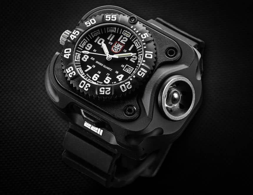 Luminox SureFire 2211 Wristlight Tactical Watches 3 Luminox_SureFire_2211_WristLight_Watch_2