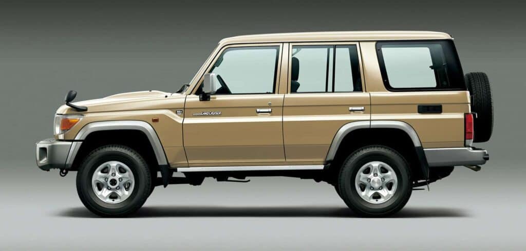 Toyota Land Cruiser 70 6