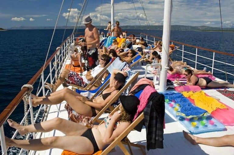 party boat in croatia