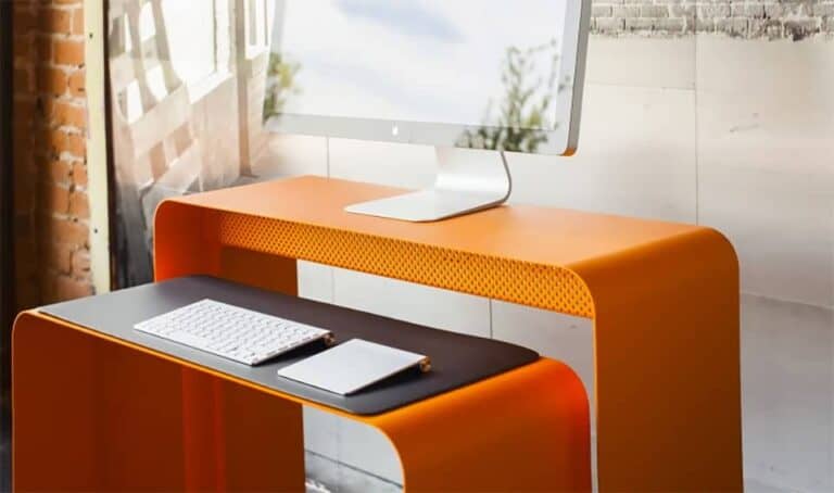 OneLess Desk 1