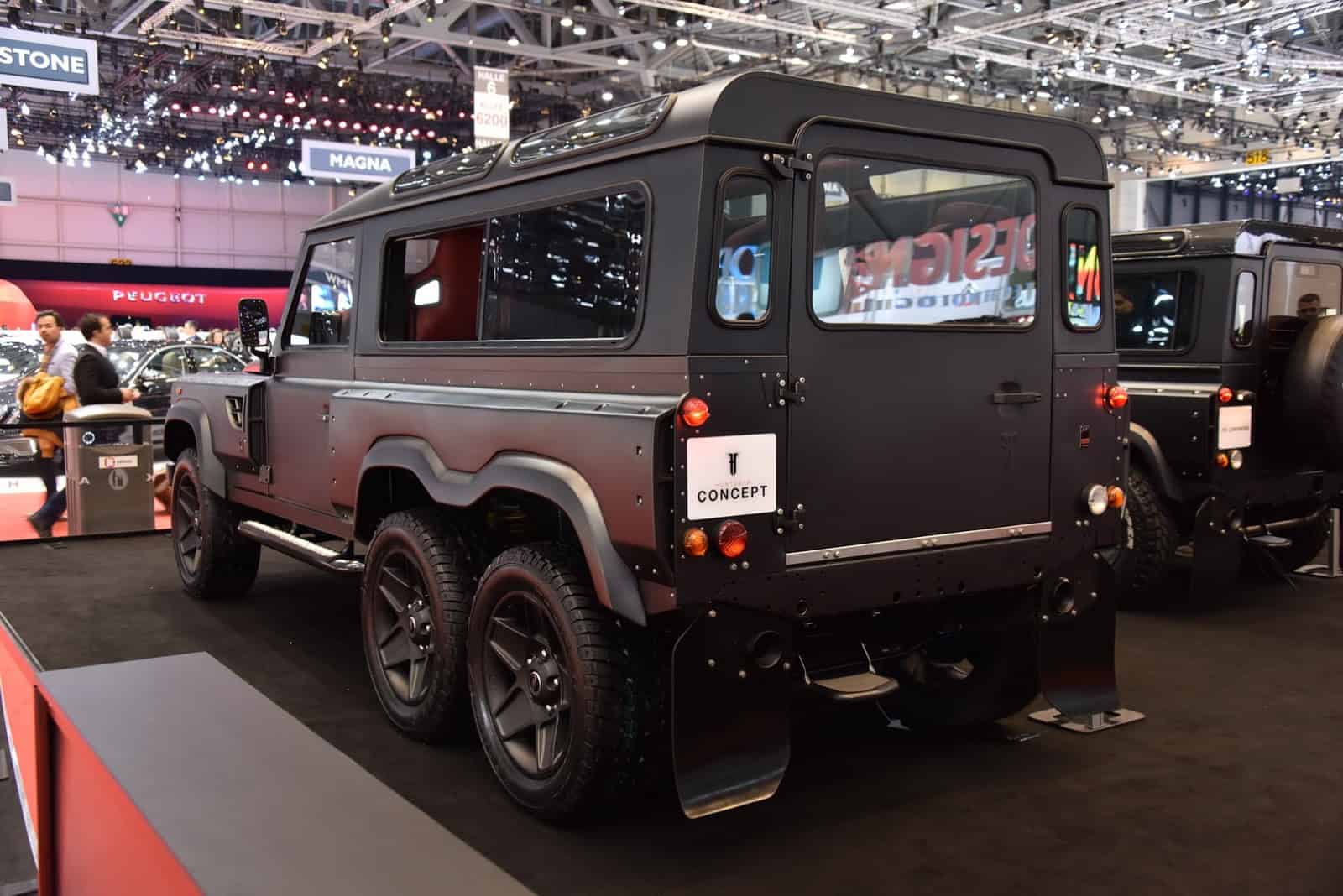 LR Defender 6x6