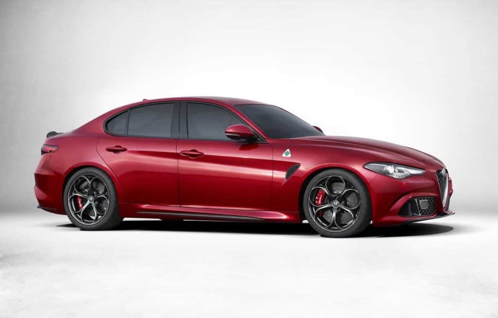 Alfa Romeo Giulia Quadrifoglio Verde (QV) 8 Alfa Romeo Giulia QV 2