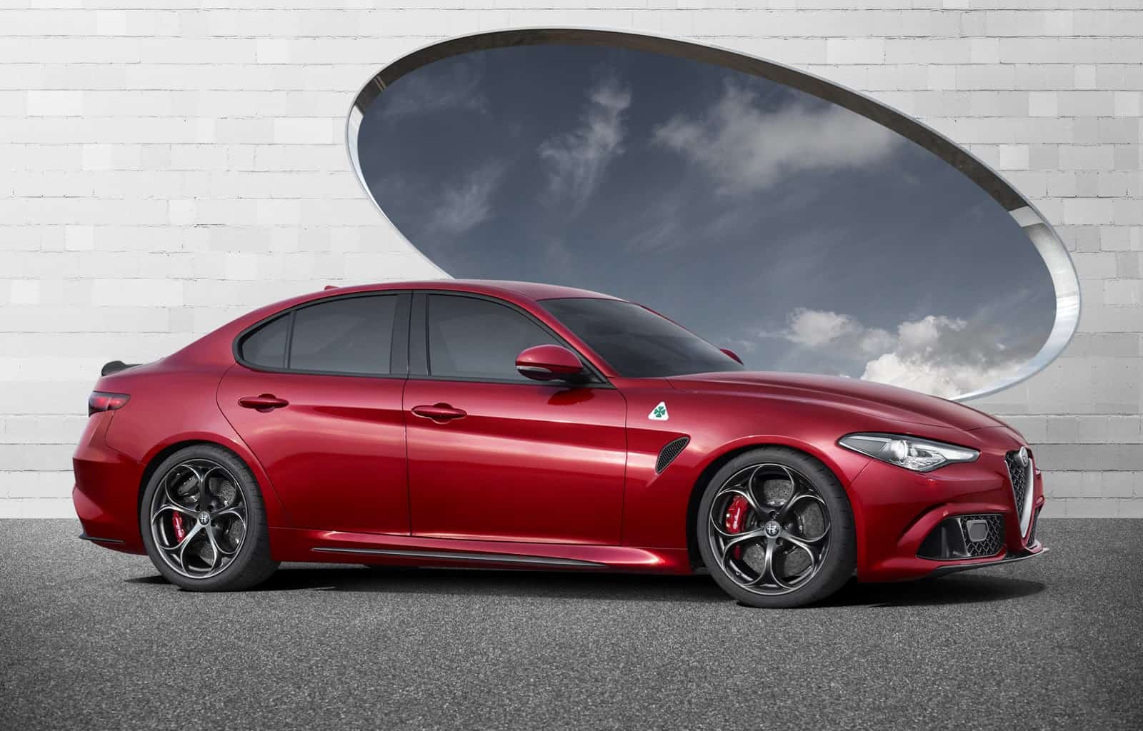 Alfa Romeo Giulia Quadrifoglio Verde (QV) 2 Alfa_Romeo_Giulia_QV_4