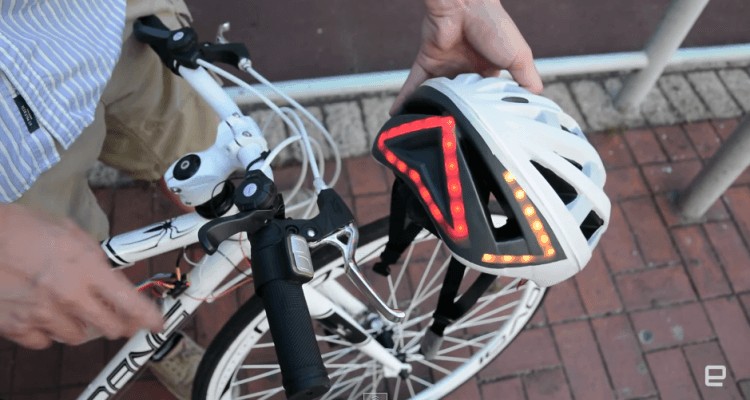 Lumos-Turn-Signal-Helmet