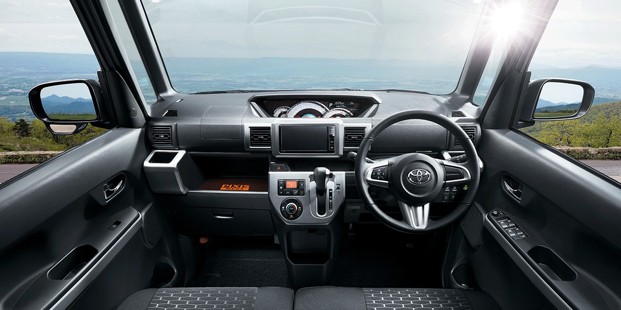 Toyota Pixis Mega cabin