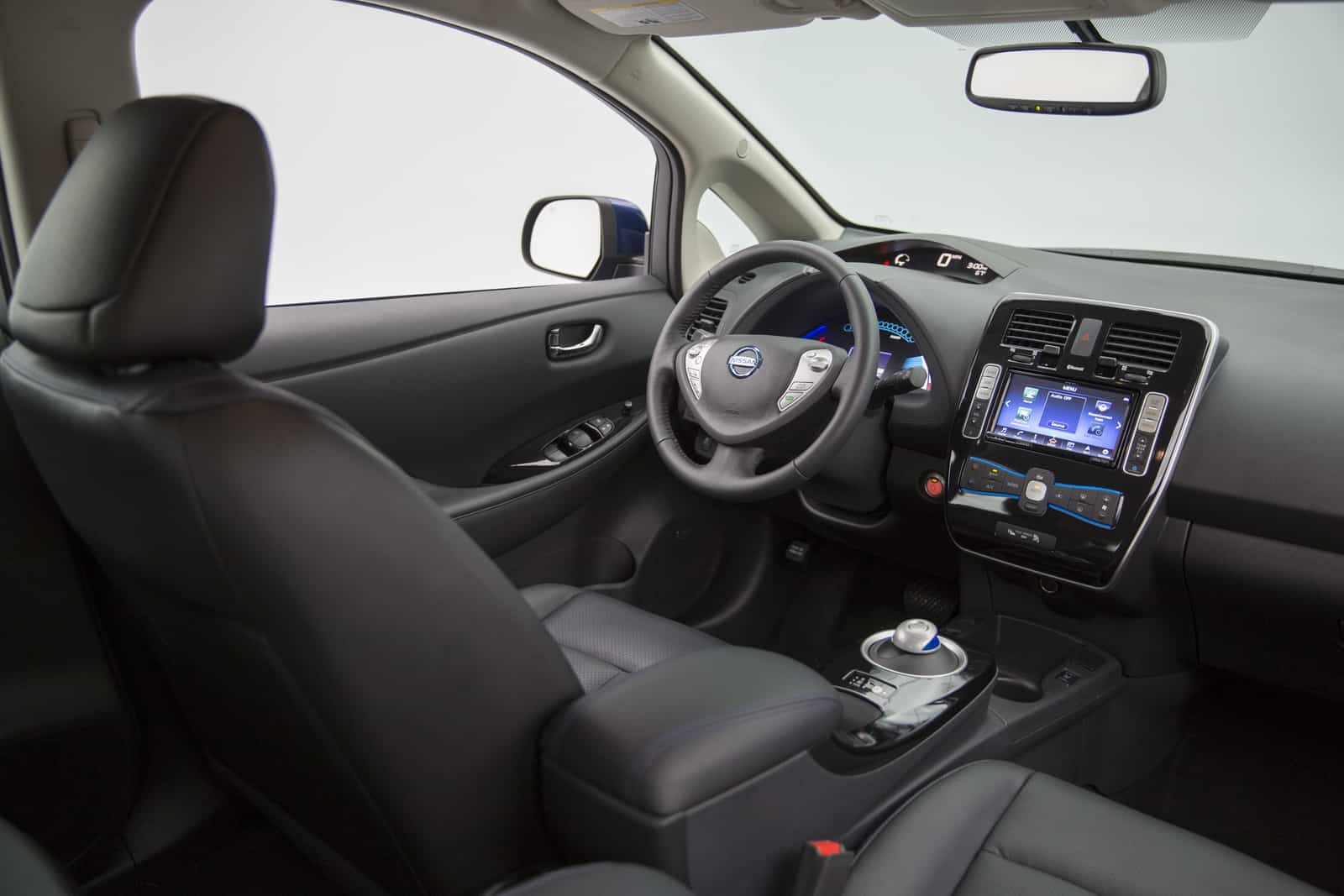 2016-Nissan-Leaf-Interior