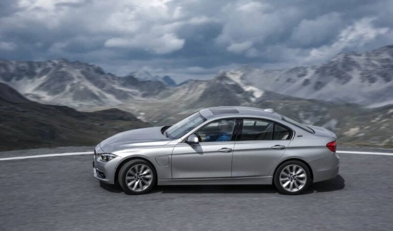 BMW 330e 1
