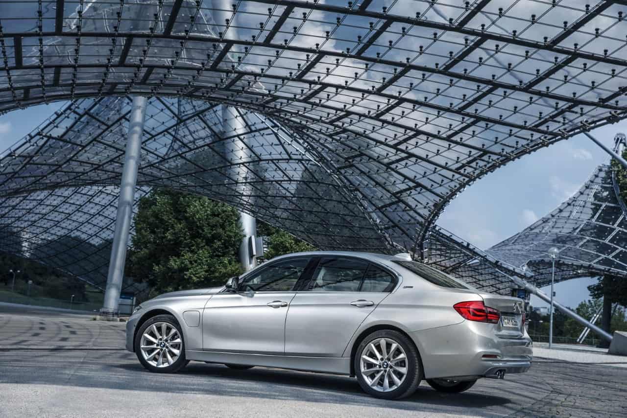 BMW 330e: The Ultimate Fuel-Saving Machine 4 BMW-330e-4