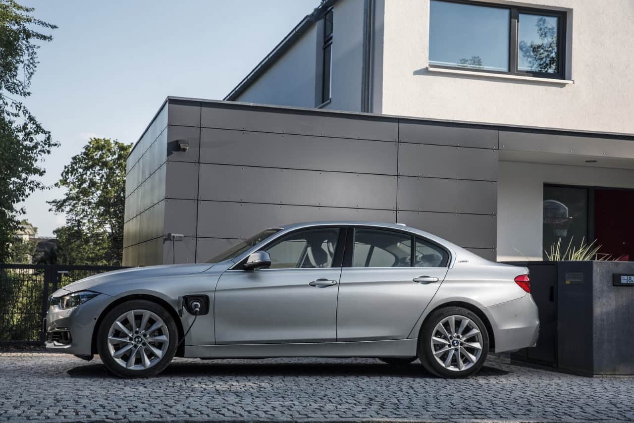 BMW 330e: The Ultimate Fuel-Saving Machine 2 BMW-330e-7