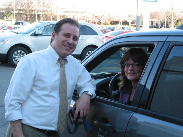 lady buying car