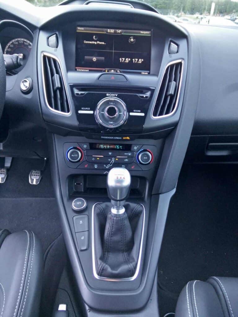 2016 Ford Focus ST Review 10