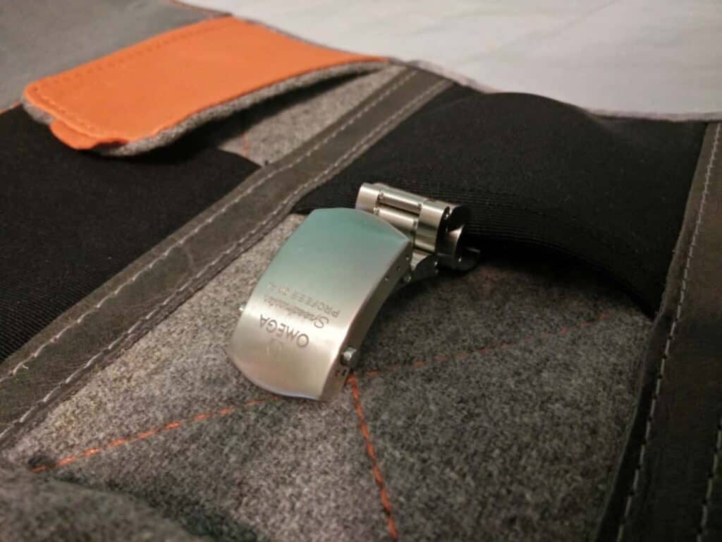 Discommon Goods Watch Roll 4