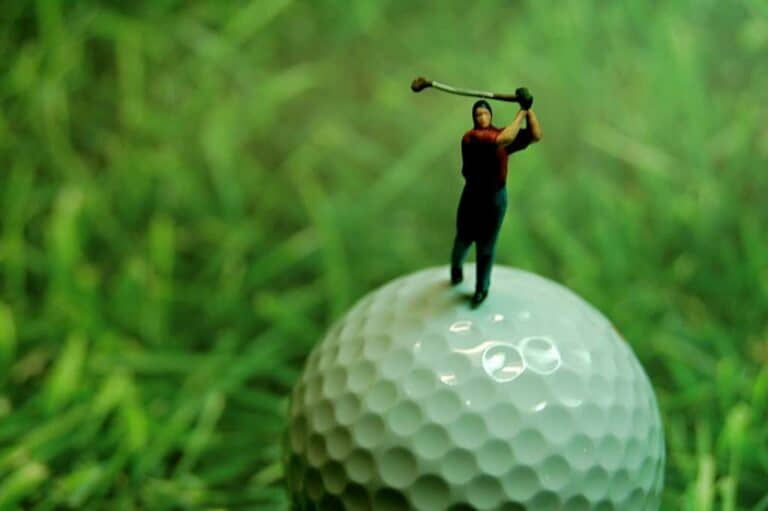 little man golfing