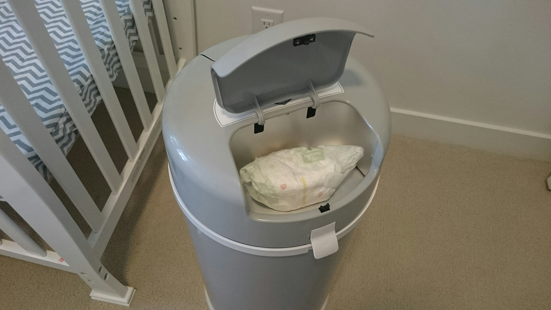 Bubula Steel Diaper Pail Contain The Stink