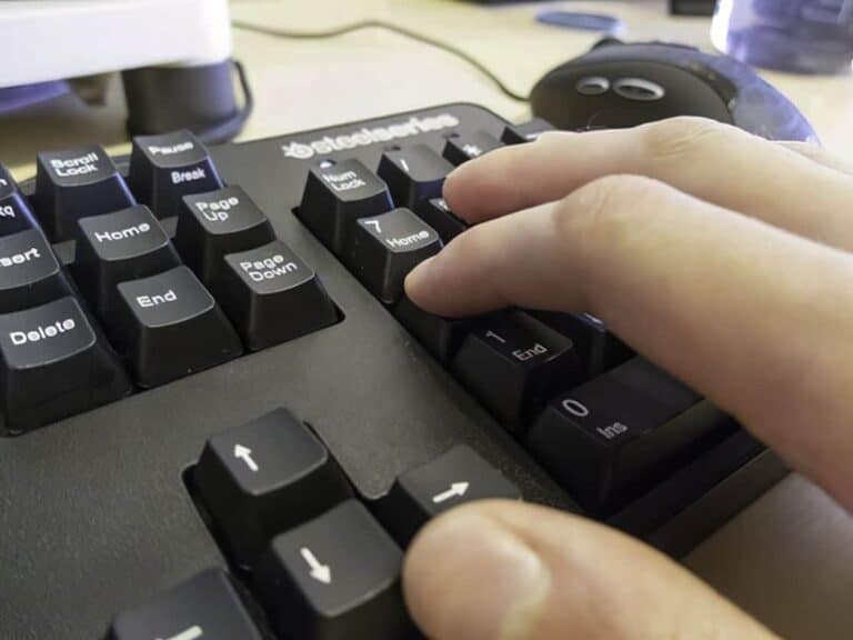 steelseries mechanical keyboard upscaled