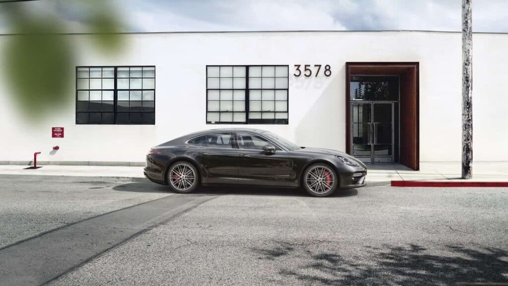 2017 Porsche Panamera 2