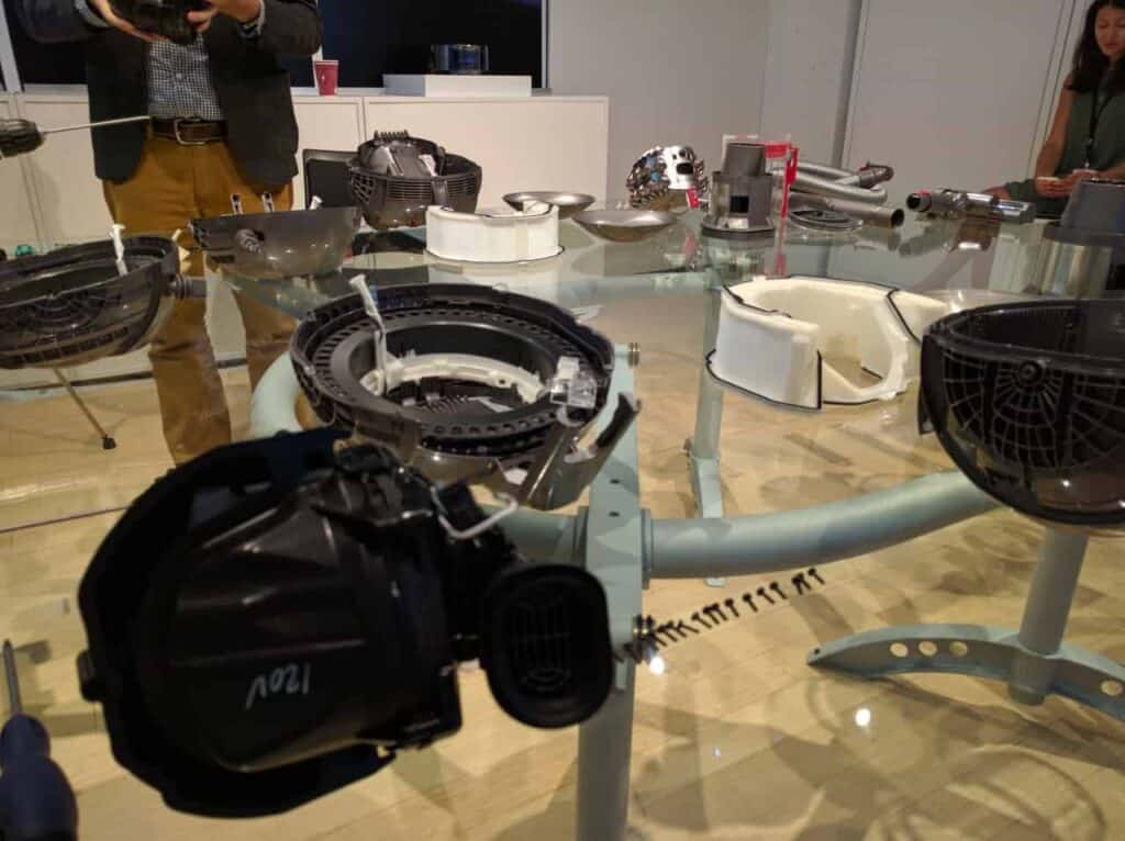 Dyson Cinetic Big Ball Vacuum Cleaner Review 2 Dyson Cinetic Big Ball Vacuum Review 10