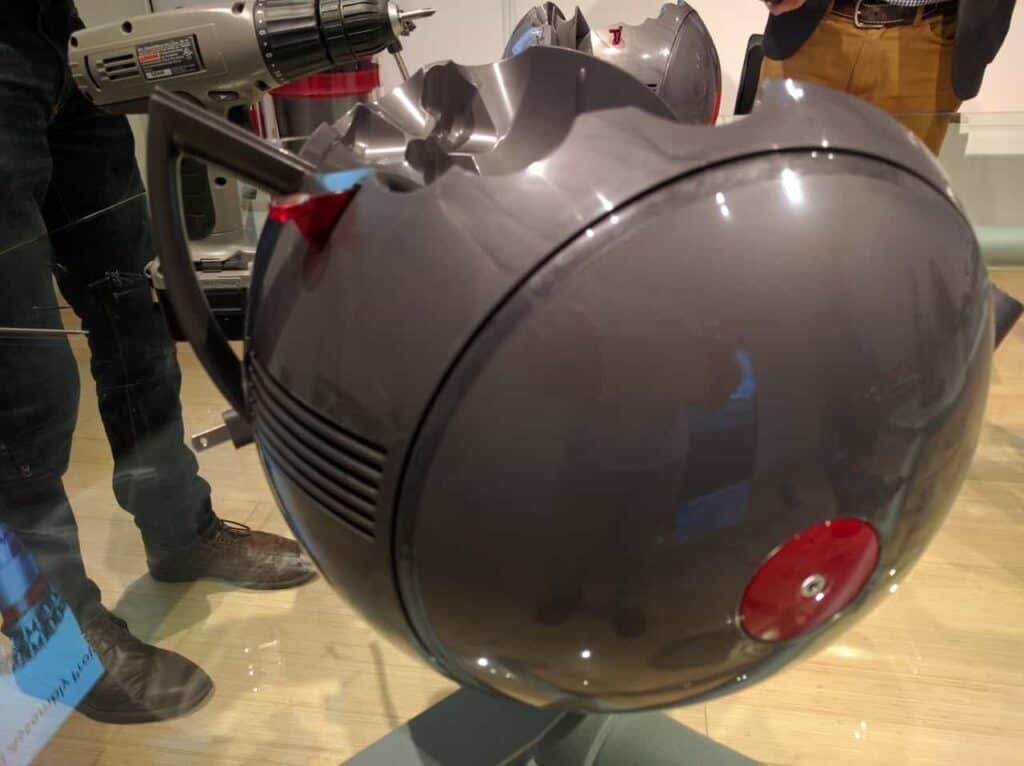 Dyson Cinetic Big Ball Vacuum Cleaner Review 4 Dyson Cinetic Big Ball Vacuum Review 6