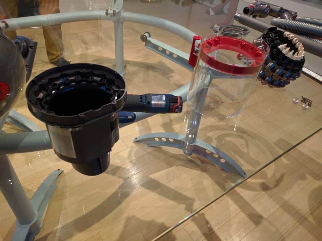 Dyson Cinetic Big Ball Vacuum Cleaner Review 5 Dyson Cinetic Big Ball Vacuum Review 7