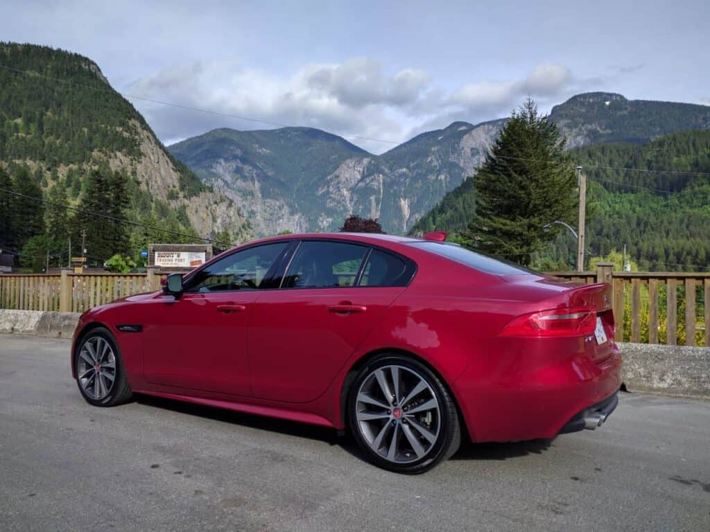 2017 Jaguar XF Review 3