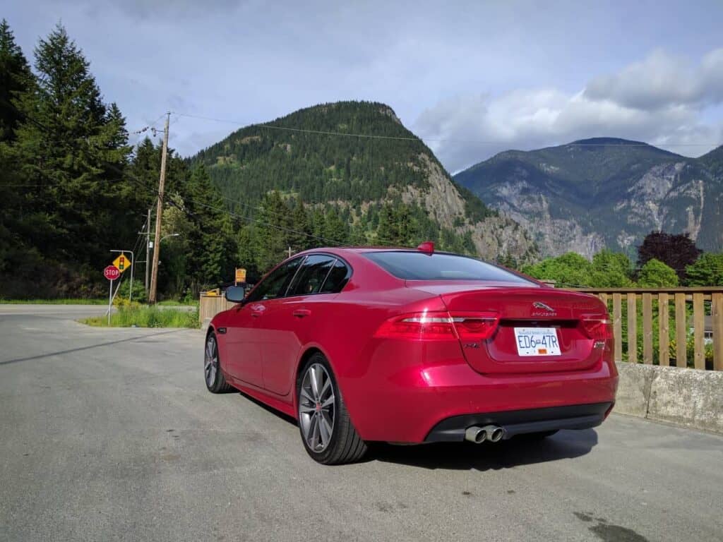 2017 Jaguar XF Review 4