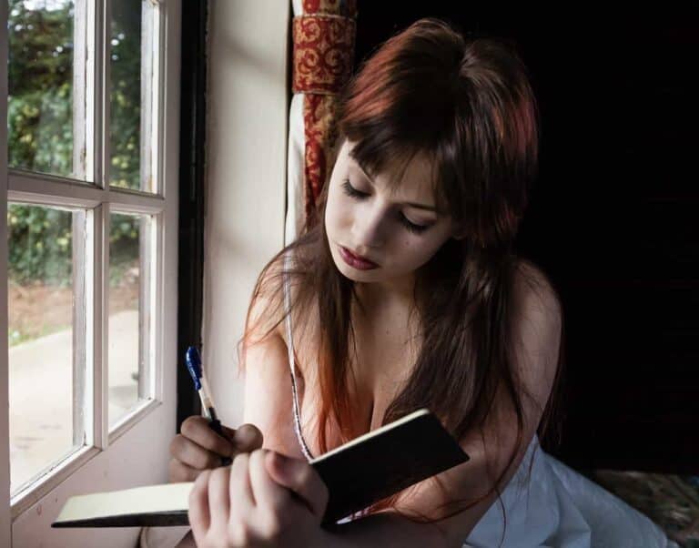 hot girl reading