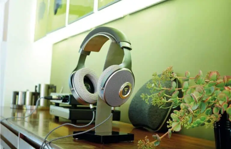 clear headphones stand