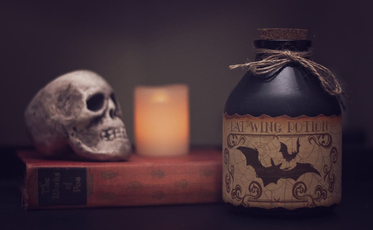 5 Ways to Scare Your Friends on Halloween 1 halloween skull potion