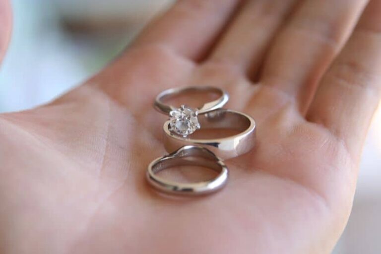diamond rings in hand