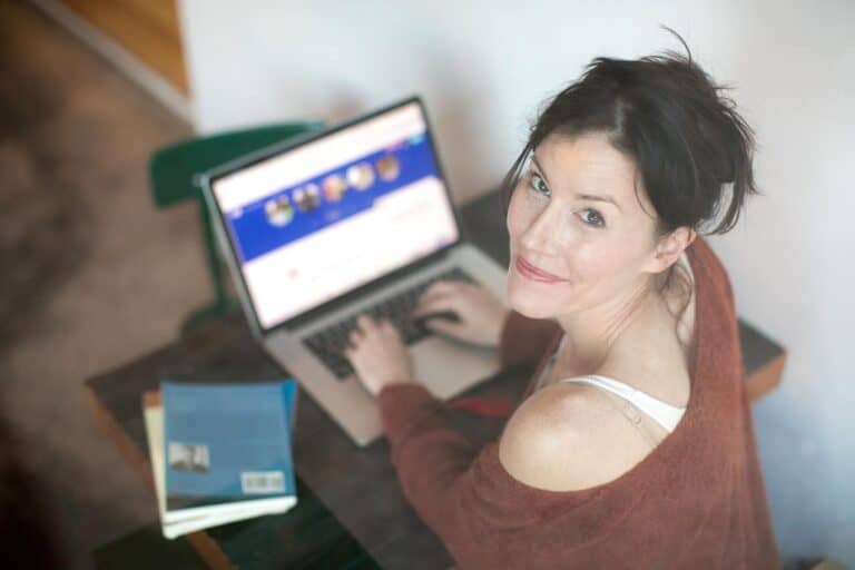 woman online dating