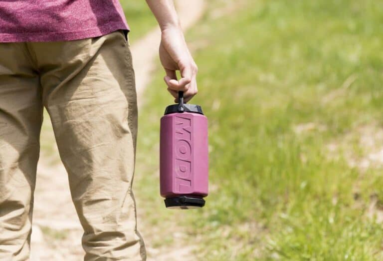 holding modle water bottle