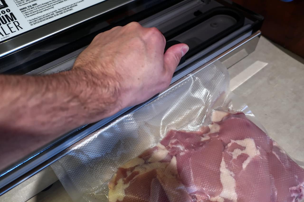 Hands On: Weston PRO-2300 Vacuum Sealer Review 3 reviewing the Weston PRO-2300 pressure handle