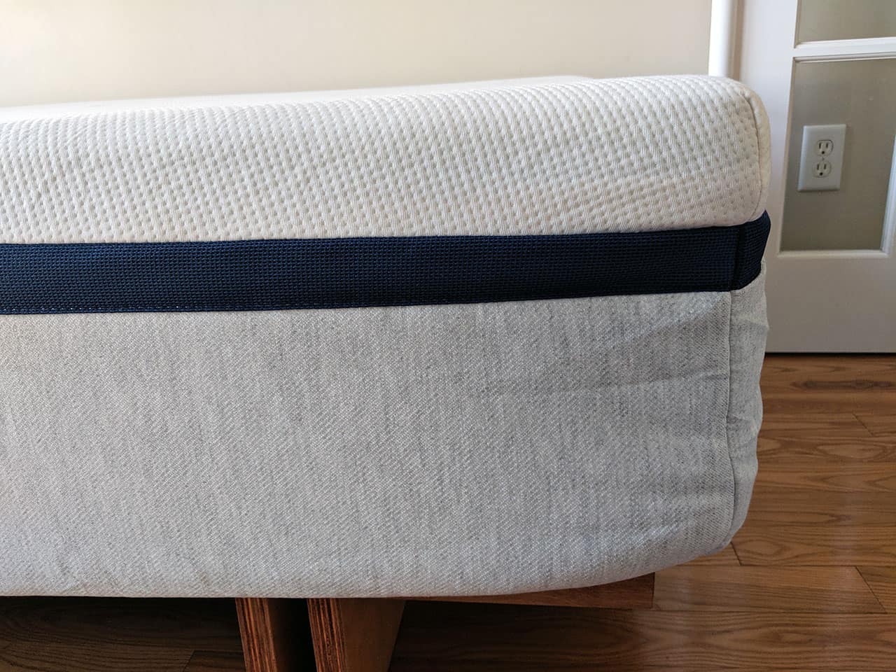 Helix's Midnight Mattress: A Hybrid of Comfort and Stability 4 helix midnight mattress01