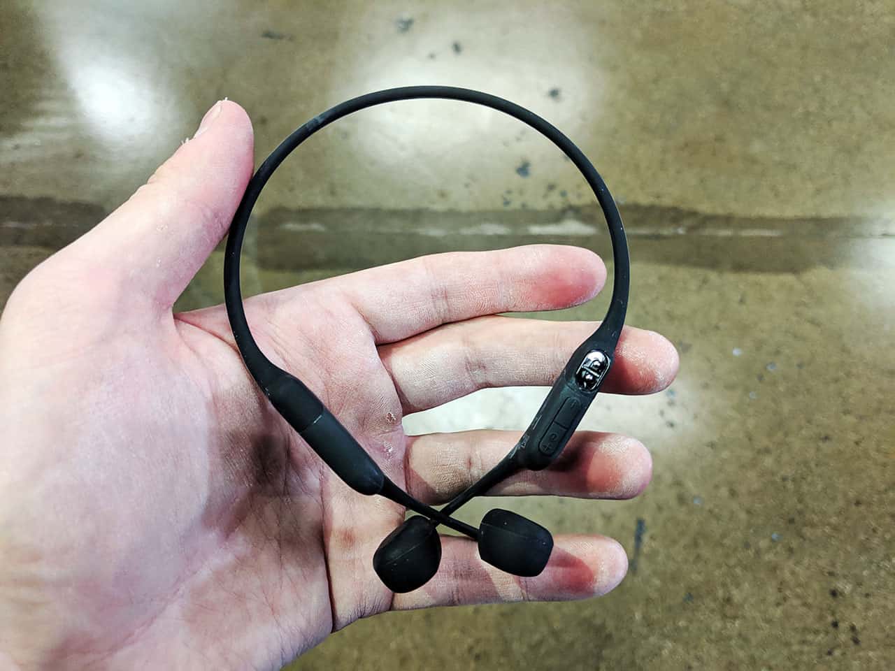 Aftershokz Aeropex Review: Hands On - The Wireless Wonder? 3 aeroplex headphones review01