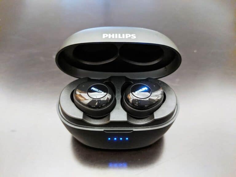 philips upbeat headphones01