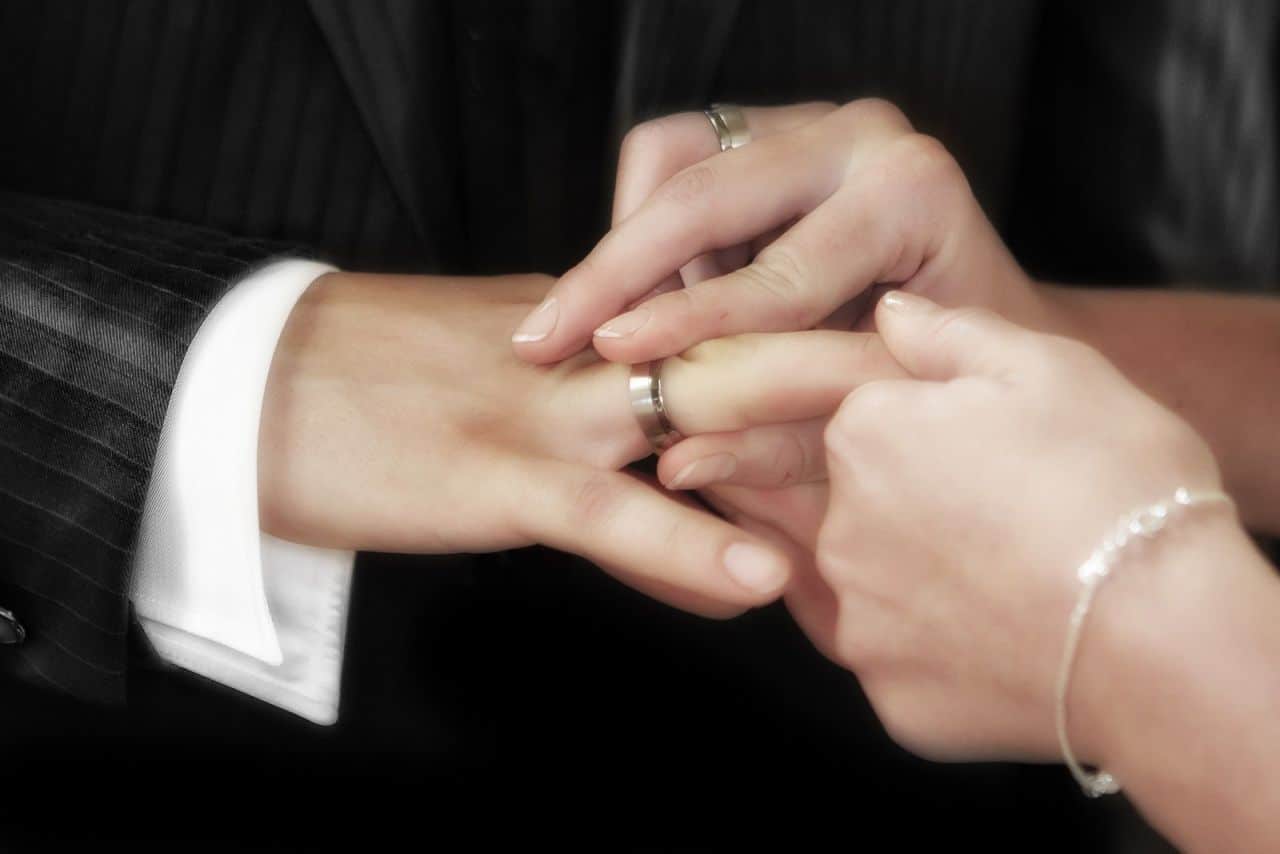 wedding ring hand
