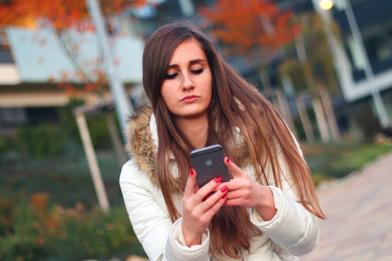 should i allow my girlfriend to talk to her ex
