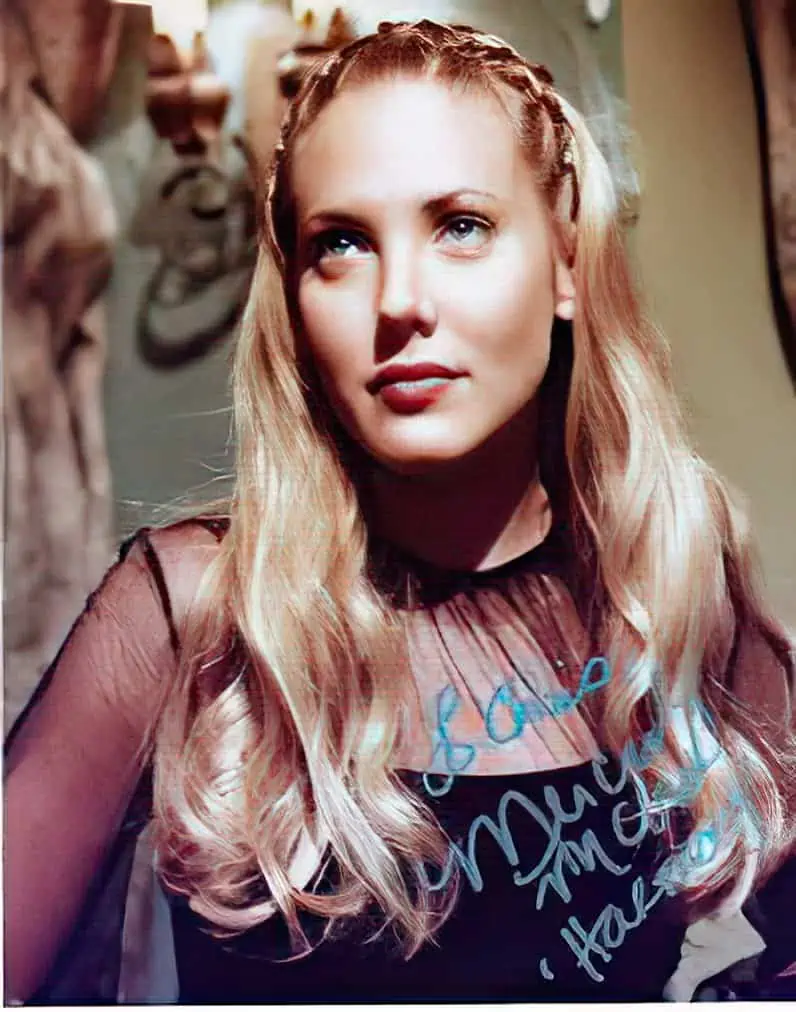 Mercedes McNab - Best Movies and TV Shows Wiki 3 Mercedes McNab smiling