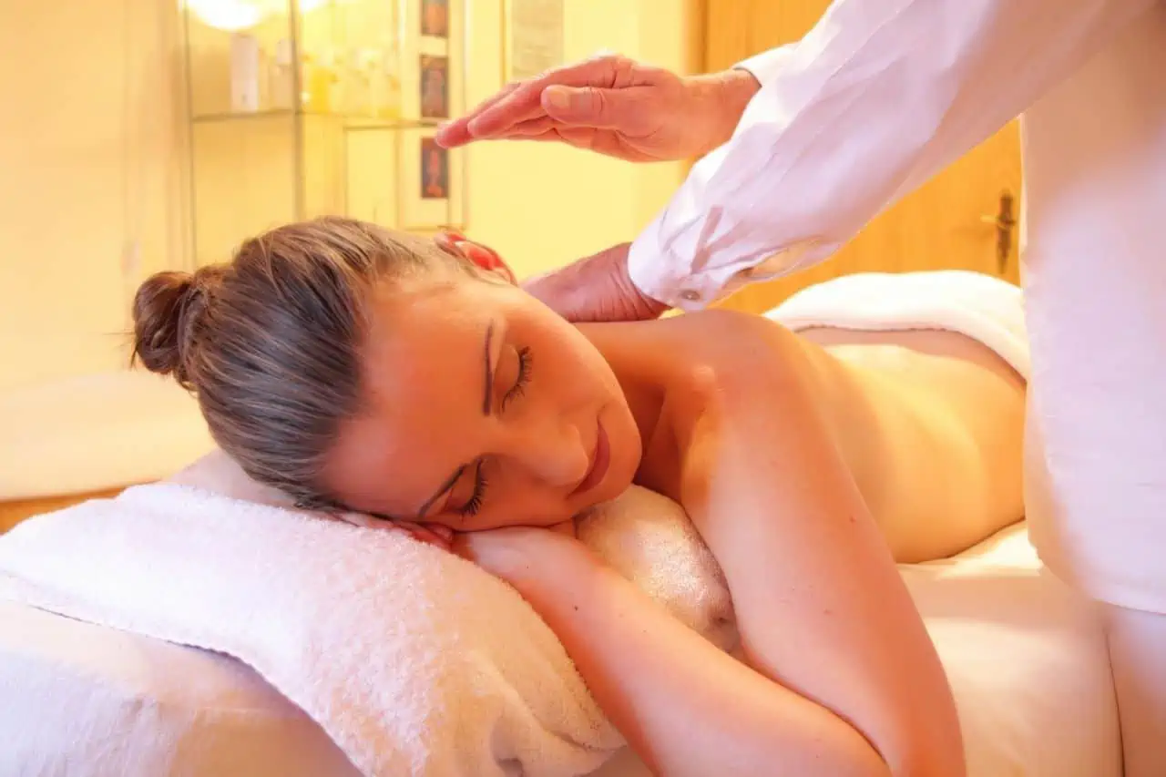 woman getting craigslist massage