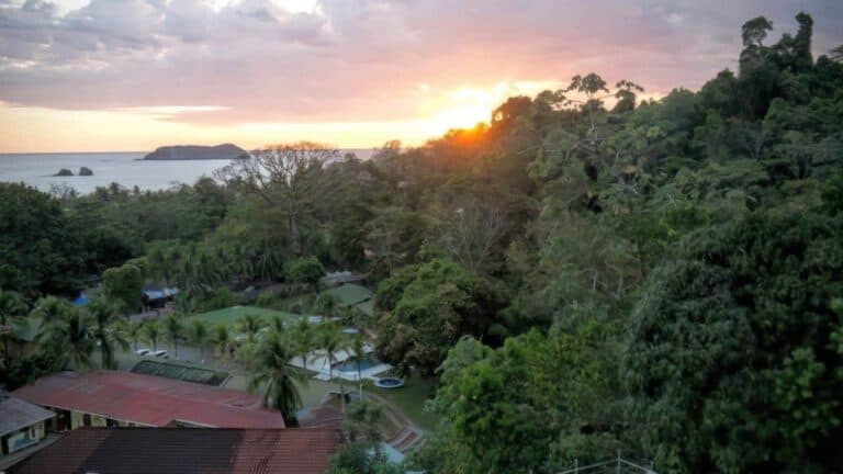 living in costa rica