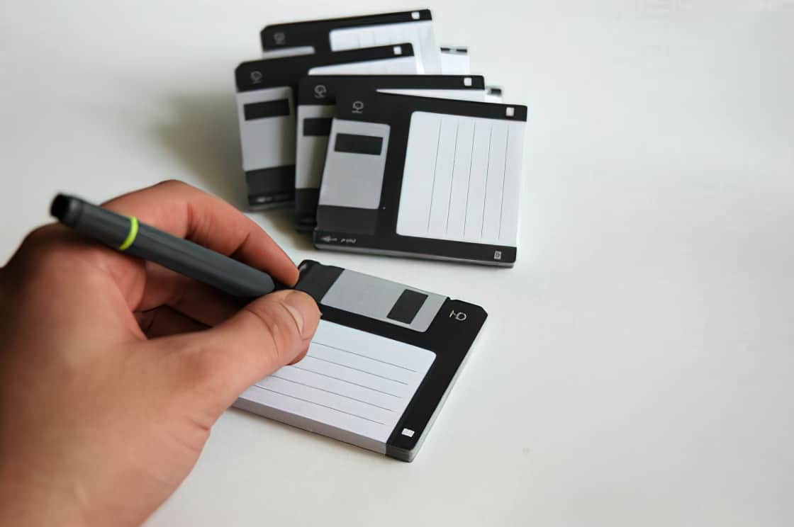Floppy Disks Are Making A Comeback 4 disk it sticky notes 5 upscaled 1